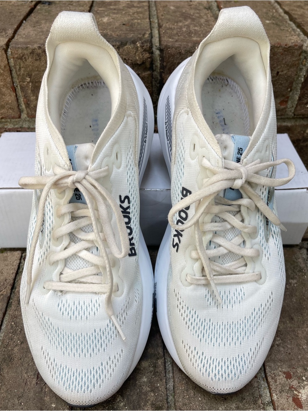 Brooks Adrenaline GTS 25 Women’s 10 White Silver Running Shoes No Insoles